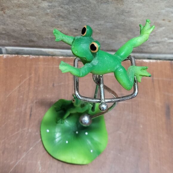 Stress Reliever Pendulum Swinging Frog On Lily Pad Resin - Picture 4 of 11